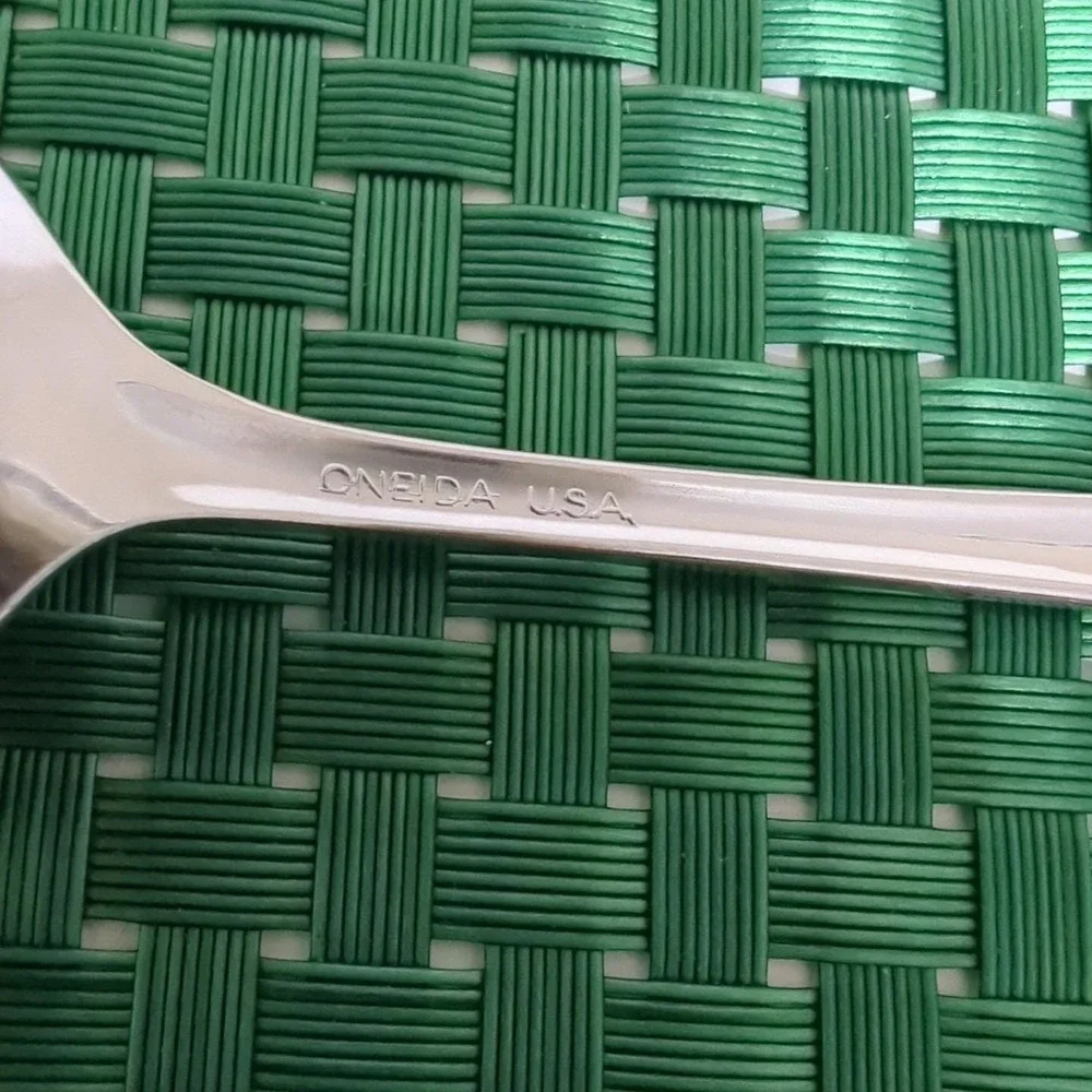 Oneida set teaspoons